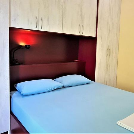 2V1 - Blloku Mac Lejlighed Tirana Eksteriør billede